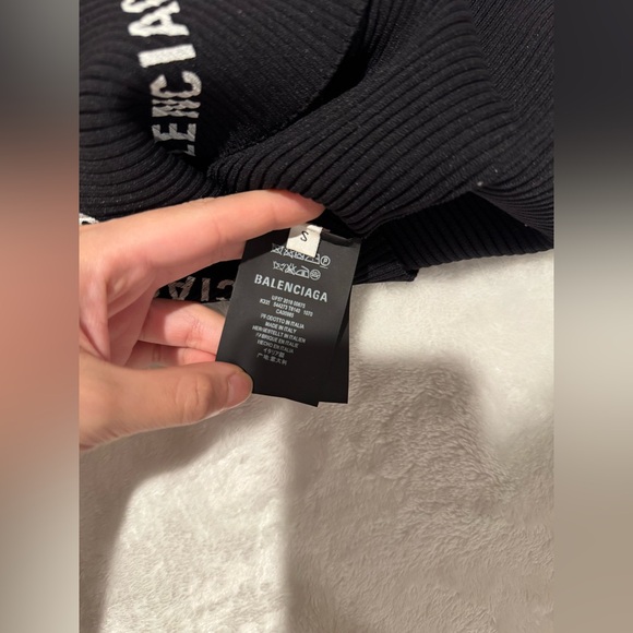 Authentic Balenciaga Sweater - Picture 4 of 5